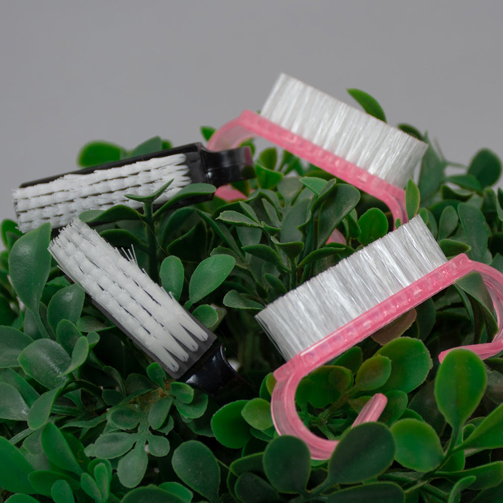 Cepillo para limpieza de uñas.